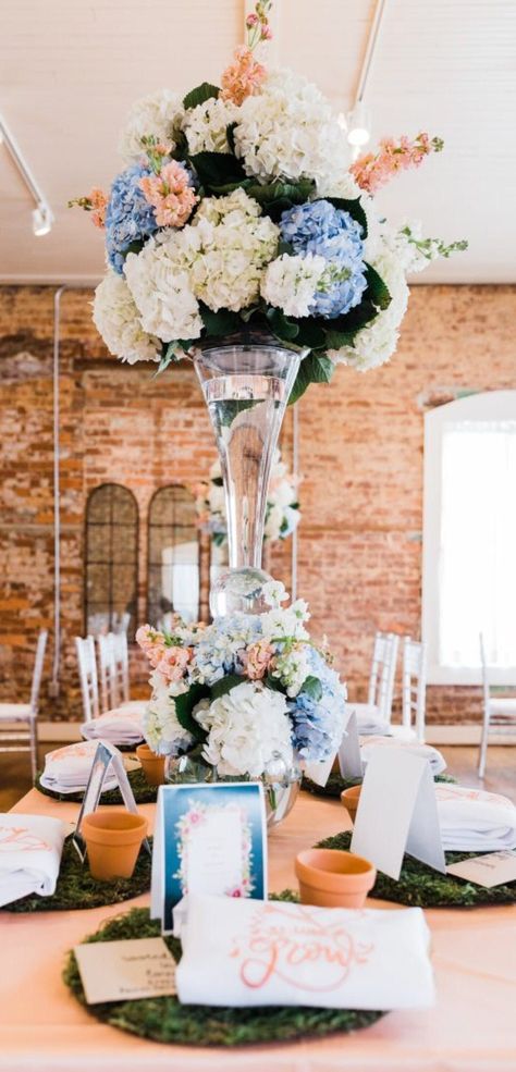 Tall Glass Vase Centerpiece, Trumpet Vase Centerpiece, Tall Vase Centerpieces, Centerpieces Birthday, Blush Weddings, Vases Wedding, Beautiful Wedding Centerpiece, Friday Wedding, Wedding Reception Centerpieces