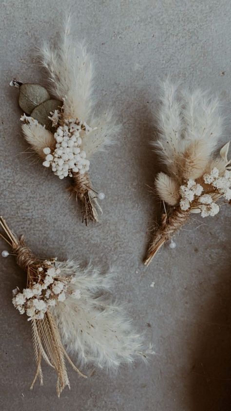 Bridesmaid Flowers Rustic, Boutonniere Wedding Boho, Dry Florals Wedding, Dried Flower Bride Bouquet, Bridesmaid Pampas Bouquet, Pampas Bride Bouquet, Non Floral Wedding Bouquets, Simple Boho Bridesmaid Bouquet, Boho Wedding Bouquet Pampas