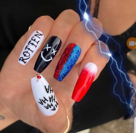 Joker Nails Designs Simple, Joker And Harley Quinn Nails, Harley Quinn Nail Ideas, The Joker Nails, Harley Quinn Inspired Nails, Harley Quinn Nail Art, Harley Quinn Nails Acrylic, The Joker Nail Art, Harley Quinn Nails Designs