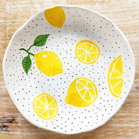 Sculpd | Pottery Reinvented on Instagram: “When life gives you lemons, make some lovely lemon inspired pottery 🍋☺️💛 Gorgeous painted plate by @meganalicep ! #sculpdit #sculpd…” Ceramic Cafe, Pottery Kit, Diy Pottery Painting, Lemon Painting, Painted Pots Diy, Pottery Workshop, Pottery Painting Designs, Diy Ceramic, Keramik Design