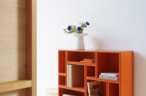 Orange Shelves, Luggage Design, Deco Orange, Small Bookcase, Lobby Interior, Design Objects, Modular Shelving, Modular Storage, Shelving Units