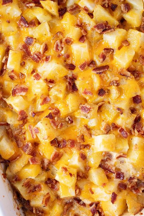 Cheesy Bacon Potatoes Casserole, Cheesey Potatoes Hashbrowns, Potato Casserole Recipes, Bacon Potato Casserole, Cheesy Bacon Potatoes, Casserole With Bacon, Cheesy Potatoes Recipe, Cheesy Potato Casserole, Frozen Potatoes