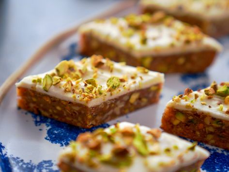 I love baklava and I love blondies…so here they are combined into one dessert, stealing the chewy, cakey texture from a blondie and infusing it with the nutty texture and honey-heavy flavor of baklava. They come together so easily and they last for a good few days in the fridge (I can't resist a cold chewy blondie)! Baklava Blondies, Girl Meets Farm, Blondies Recipe, Sale Ideas, Bake Sale, Best Dessert Recipes, Baklava, Greek Recipes, Dessert Bars