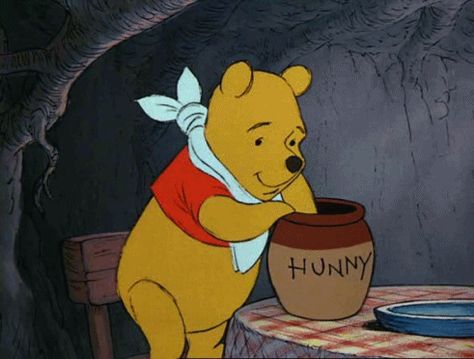 When Pooh ate honey like it was the most amazing food ever. | 17 Times Disney Made You Drool Uncontrollably For Frikkin' Cartoon Food Winnie The Pooh Gif, Humor Disney, Disney Movie Scenes, Winnie The Pooh Cartoon, Animiertes Gif, Winnie The Pooh Quotes, Winnie The Pooh Friends, Disney Gif, Disney Live Action