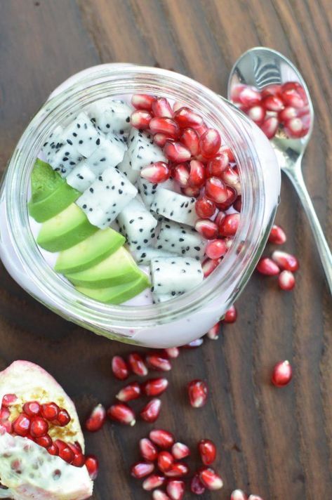 Dragon Fruit and Pomegranate Yogurt Smoothie Bowl Recipe #TRYALITTLEGOODNESS #ad Aesthetic Oatmeal Bowl, Dragon Fruit Smoothie Bowl Recipe, Fruit Yogurt Bowl, Basic Smoothie Recipe, Yogurt Smoothie Bowl, Fruit Smoothie Bowl, Mixed Fruit Smoothie, Homemade Smoothies Recipes, Dragon Fruit Smoothie Bowl