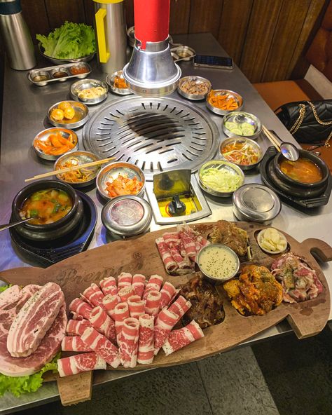 PREMIER THE SAMGYUPSAL | Manila - Top Samgyup Korean Restaurants in BGC Bonifacio Global City - Unlimited Samgyupsal Samgyup Restaurant, Korean Samgyupsal Aesthetic, Samgyeopsal Korean Food, Samgyupsal Fake Story, Samgyup Aesthetic, Samgyupsal Restaurant, Samgyup Date, Samgyupsal At Home, Korean Samgyupsal