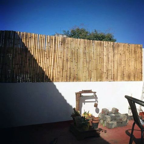 Bali Fence Design, Bambu Fence Ideas, Simple Fence Ideas Philippines, Reed Fence Ideas, Diy Bamboo Fences, Vallas Jardin Ideas, Bamboo Wall Design, Bamboo Fence Ideas, Bamboo Privacy Screen