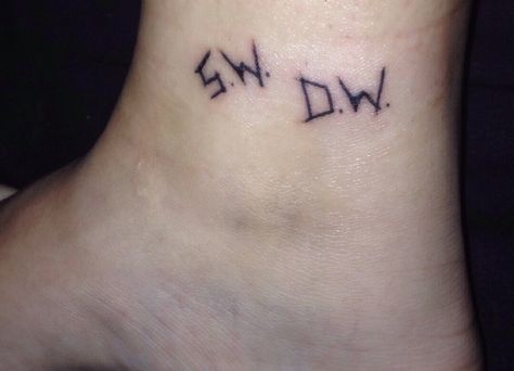 Supernatural tatoo number 2 ! Sam and Dean initials ! Sam Winchester Tattoo, Tattoo Ideas Supernatural, Spn Tattoo Ideas, Sam And Dean Tattoo, Supernatural Tattoo Ideas, Spn Tattoo, Supernatural Tattoos, Dean Tattoo, Sam E Dean