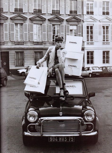 xx on Twitter: "christy for vogue italia, february 1992… " Chanel Aesthetic, Vogue Vintage, Auto Retro, Christy Turlington, Chanel Vintage, Canvas Designs, White Photo, Retro Cars, White Aesthetic