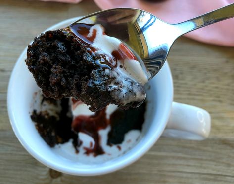 The Best Chocolate Self-Saucing Mug Cake Ever - Just a Mum Self Saucing Chocolate Pudding, Self Saucing Pudding, Mug Cake Microwave, Chocolate Mug Cakes, Chocolate Mugs, Mug Recipes, In A Mug, Microwave Recipes, Savoury Cake