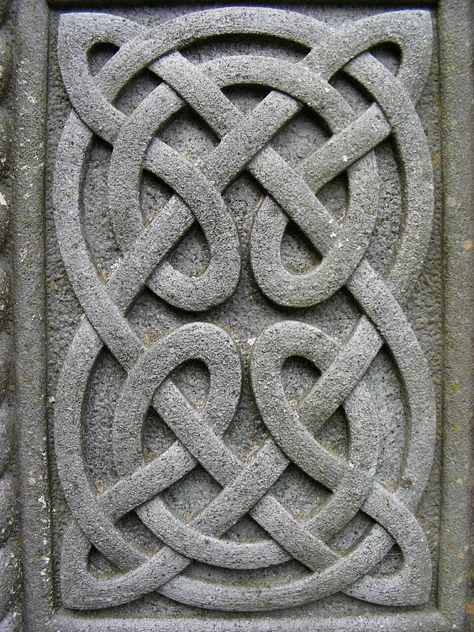 Celtic Stone Carving, Celtic Knot Carving, Celtic Garden Ideas, Celtic Art Patterns, Celtic Statue, Celtic Sculpture, Celtic Metalwork, Celtic Architecture, Irish Sculpture