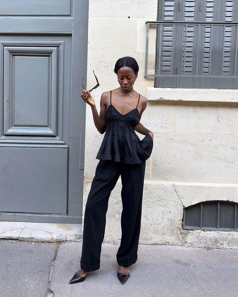 What to Wear to a Restaurant, According to Fashion People | Who What Wear UK Minimalist Summer Outfits, Black Pants Outfit, Chic Dressing, All White Outfit, Grey Outfit, Valentine's Day Outfit, Fashion People, All Black Outfit, Coat Fashion