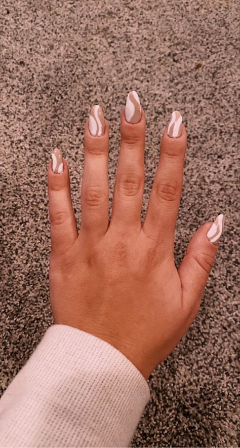 White And Light Brown Nails, Light Brown And White Nails, Brown And White Gel Nails, Brown And White Swirl Nails, Light Brown Nails Design, Light Brown Nails Acrylic, Brown Swirl Nails Almond, Swirly Brown Nails, Brown Nail Swirl