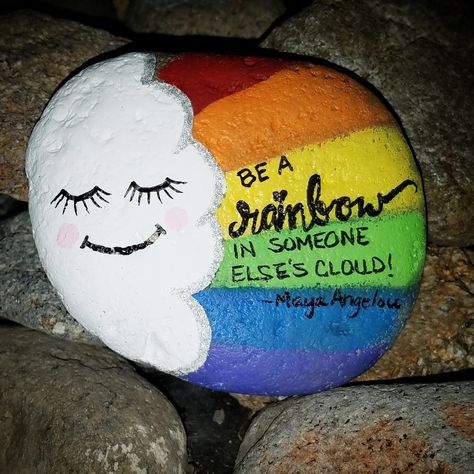 Rainbow painted rock Inspirational Rocks, Paint Rocks, Rainbow Paint, Painted Rocks Kids, Rainbow Painting, Painted Rocks Craft, Painted Rocks Diy, Rock Painting Ideas Easy, Rock Painting Patterns