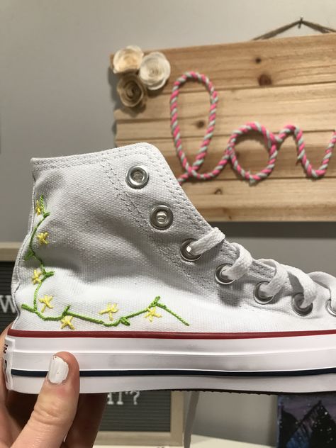 cute and easy to do Diy Converse, Embroidery Converse, Embroidered Converse, Converse High Top Sneaker, Converse Chuck Taylor High Top Sneaker, Cute Shoes, Hand Embroidered, High Tops, High Top Sneakers