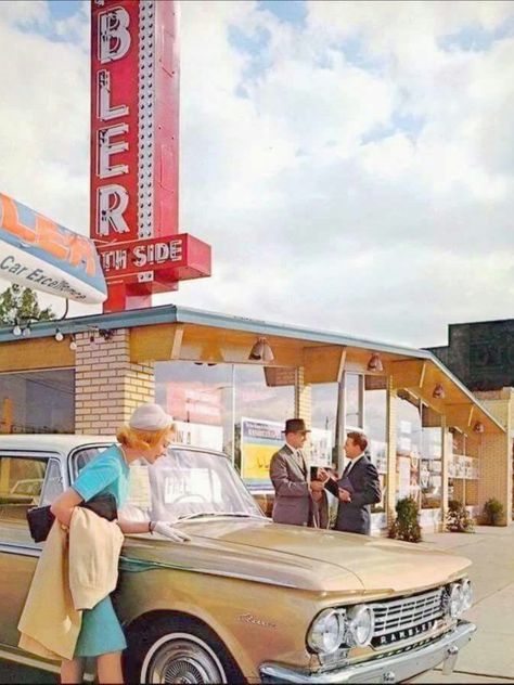 1962 AMC Rambler Dealership, Chicago, Illinois 1950’s Aesthetic, 50’s Aesthetic, Vintage Photo Ideas, 1940s Aesthetic, 1960s Aesthetic, 1950s Aesthetic, 50s Aesthetic, 60s Aesthetic, Cars Photography