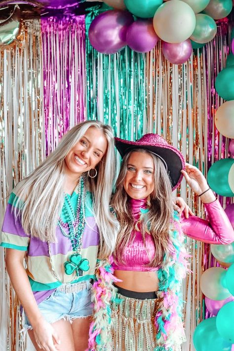 Mardi Gras Date Party Sorority, Mardi Gras Pictures Ideas, Mardi Gras Sorority, Mardi Gras Bid Day, Fat Tuesday Outfit, Mardi Gras Outfits For Women, Mardi Gras Date, Mardi Gras Pictures, Vacay Pics