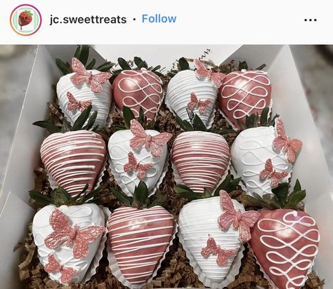 Themed Chocolate Covered Strawberries, Dipped Berries, Pink Gift Basket, Chocolate Covered Desserts, Mothers Day Chocolates, Mothers Day Desserts, Chocolate Covered Strawberry Recipe, Chocolate Covered Strawberries Bouquet, Strawberry Gifts