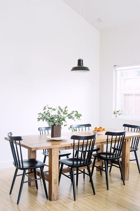 chairs Space Lights, Natural Chair, Set Meja Makan, Rustic Dining Room, Lulu Frost, Dining Table Legs, Dining Room Inspiration, Farmhouse Dining Room, Living Table