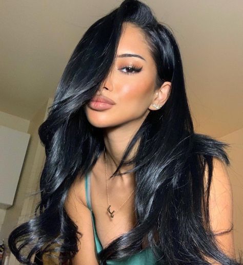 Foto Poses, Long Black Hair, Hair Collection, Baddie Hairstyles, Hair Inspo Color, Face Card, Dream Hair, Shiny Hair, Pretty Makeup