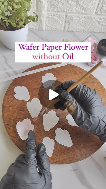 Wafer Paper Flowers Tutorial, Rice Paper Flowers, Edible Paper Flowers, Wafer Flowers, Wafer Paper Tutorial, Basket Flowers, Wafer Paper Flowers, Making Fabric Flowers, Creative Baking