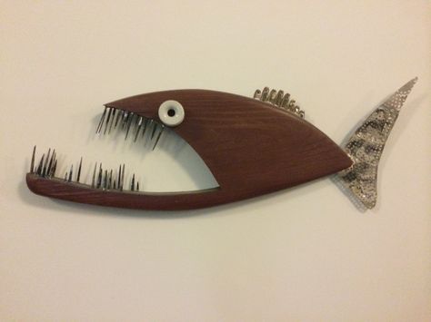 Wooden Fish Art, Wooden Fish Decor, Craft For Wall, Scrap Wood Art, Fish Craft, Wood Yard Art, Wood Art Diy, Scrap Wood Crafts, Driftwood Art Diy