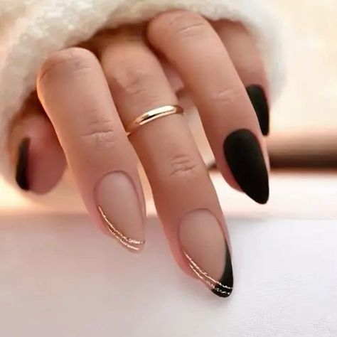 Black Formal Nail Designs, Nail Art Black And Gold Classy, Black And Gold Formal Nails, Black Matte Nails With Gold Design, Black And Gold Acrylic Nails Almond, Black Formal Nails, Nails Black Matte Gold, Matte Black Nails With Gold Tips, Almond Shaped Black And Gold Nails