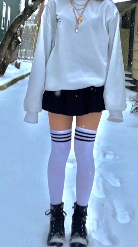 black skirt/thighs high/boots White Thigh Highs Outfit, Thigh High White Socks Outfit, Thigh High Outfits Aesthetic, Outfits With Thigh Highs, White Knee Socks Outfit, Skirt Hoodie Outfit, Skirt With Knee High Socks, Outfits With Thigh High Socks, Skirt With Thigh High Socks