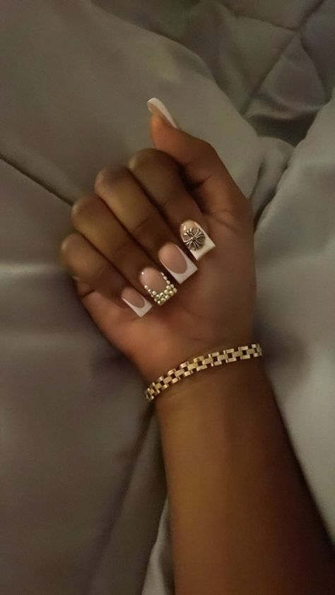 short acrylics @nailedbylori on instagram Black Girls Nails, Acrylic Nail Set, Hard Nails, French Tip Acrylic Nails, Girly Acrylic Nails, Colored Acrylic Nails, Short Square Acrylic Nails, Acrylic Nails Coffin Pink, Unique Acrylic Nails