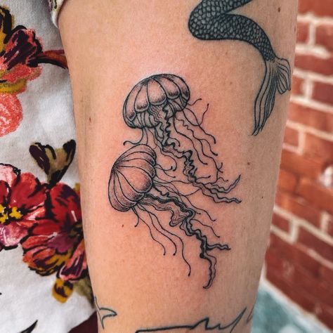 Jelly fish tattoo 📍Seattle, WA Jellyfish Hip Tattoos Women, Jelly Fish Tattoo Design Drawing, Jelly Fish Tattoo Stencil, Moon Jelly Tattoo, Seattle Tattoo, Crab Tattoo, Bum Tattoo, Jellyfish Tattoo, Hip Tattoos Women