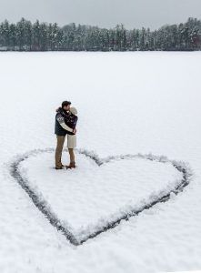 Classy Girls Wear Pearls, Winter Schnee, Snow Pictures, Winter Photoshoot, Winter Engagement Photos, Foto Tips, Wedding Winter, Winter Photo, Winter Photos