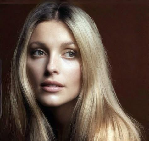 Abigail Hobbs, 60s Women, Celebrity Style Icons, Tate Gallery, Sharon Tate, Classic Actresses, Valley Of The Dolls, Brown Blonde Hair, Long Blonde