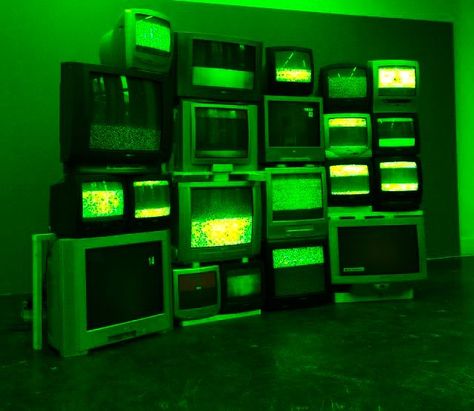 Green Nerd Aesthetic, Green Grunge Aesthetic, Green Cyberpunk, Love Obsession, Berlin Art, Dark Green Aesthetic, Art Student, Dissociation, Introverted