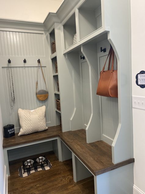 Corner Lockers With Bench, Corner Mud Room Storage, Corner Entrance Ideas, Corner Drop Zone, Mudroom Built Ins With Bench, Corner Mudroom, Mudroom Dog Room, Entryway Cabinets, Mudd Room