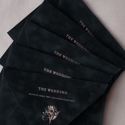 Dark Romantic Wedding, Gothic Wedding Theme, Dark Wedding Theme, Black And White Wedding Theme, White Wedding Theme, Dream Wedding Decorations, Goth Wedding, Dark Wedding, Moody Wedding