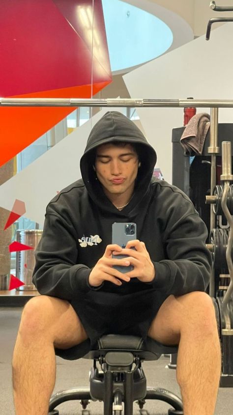 It Guy, Aesthetic Workout, Gym Mirrors, Gym Boy, Star Boy, Men Aesthetic, Aesthetic Cool, Gym Pictures, Gym Guys