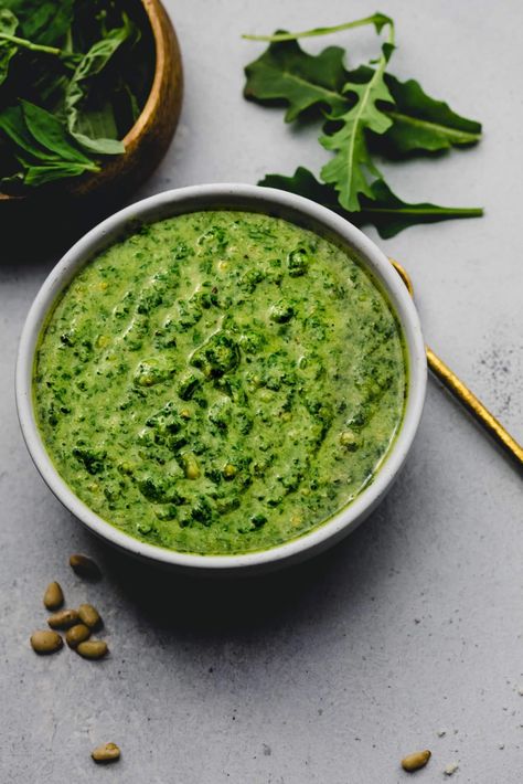 Arugula Pesto Tortellini Sauce Recipes, Pesto Arugula, Arugula Pesto Recipe, Ravioli Sauce, Dips Recipes, Broccoli Pesto, Arugula Pesto, Grilled Meat Recipes, Grilled Flank Steak