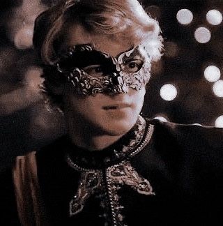 Masquerade Aesthetic, Masquerade Outfit, Great Comet Of 1812, The Great Comet, Ball Aesthetic, Royal Aesthetic, Masquerade Ball, Throne Of Glass, Story Inspiration