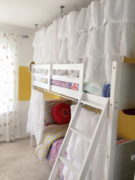 Bunk bed hideouts. Made with 2-84" curtain panels cut into thirds, tension rod, clips and and IKEA Dignitet system for ceiling. Diy Bunk Bed Canopy, Curtains For Bunk Beds Diy, Top Bunk Curtains, Curtain Bunk Bed, Bunk Bed Curtains Diy, Bunkbed Ideas, Ikea Dignitet, Bunk Bed Curtains, Sisters Bedroom