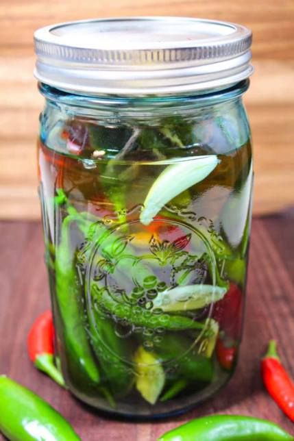 How To Can Peppers In Vinegar, Canning Hot Peppers Vinegar, Canning Hot Pepper Sauce, Hot Peppers In Vinegar, Hot Pepper Vinegar Recipes, Hot Pepper Sauce Recipe Vinegar, Pepper Sauce Recipe Vinegar, Bean And Beef Burritos, Hot Pepper Vinegar