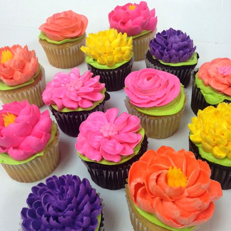 Mexican Flower Cupcakes, Bright Colored Cupcakes, Bright Flower Cupcakes, Mexican Style Cupcakes, Amazing Cupcakes, Encanto Party, Bridal Shower Cupcakes, Colorful Desserts, Fiesta Birthday Party