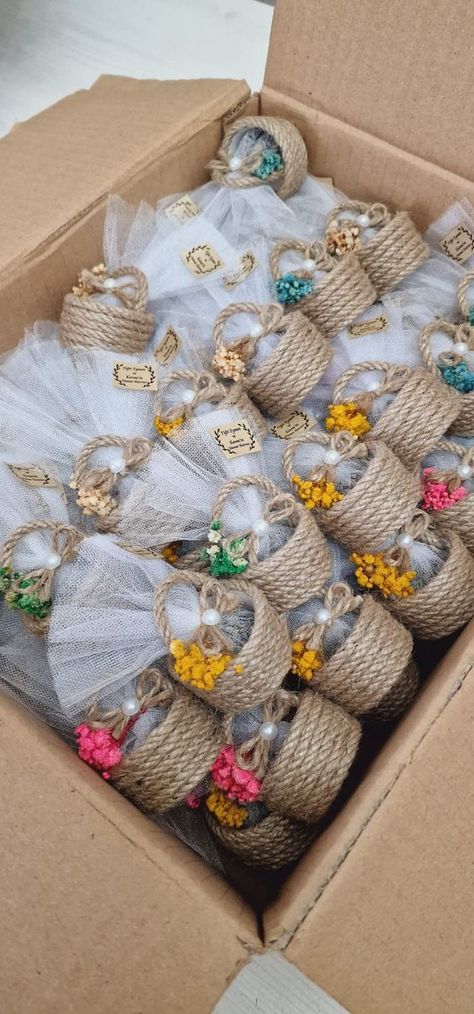 Recuerdos Primera Comunion Ideas, Baby Shower Favors Diy, Baby Shower Cake Pops, First Communion Favors, Engagement Favors, Baby Shower Crafts, Jute Crafts, Art Decor Diy, Christmas Knitting Patterns