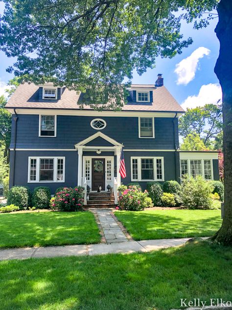 Navy House Green Door, Charcoal Navy House Exterior, Blue House Landscaping, Navy Colonial House Exterior, Blue Colonial House Exterior, Navy Blue Farmhouse, Navy House, Old Southern Homes, Navy Houses