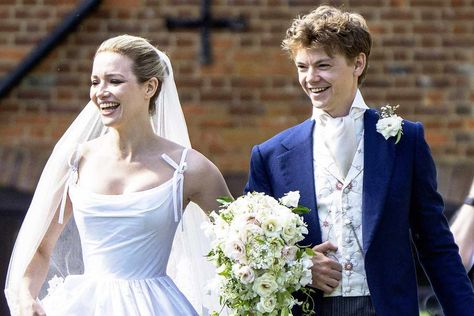 Thomas Brodie Sangster Wedding, Tallulah Riley, Talulah Riley, Teen Wolf Boy, Thomas Sangster, Brodie Sangster, Tulle Veils, Love Actually, Looking Dapper