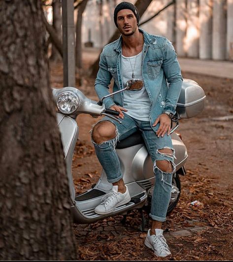 Mens Outfits Winter, Men Fashion Outfits, Denim Jacket With Hoodie, Mens Fashion Dressy, Denim Jacket Winter, Jean Jacket Outfits, Vans Converse, Denim Jacket Fashion, Men With Street Style