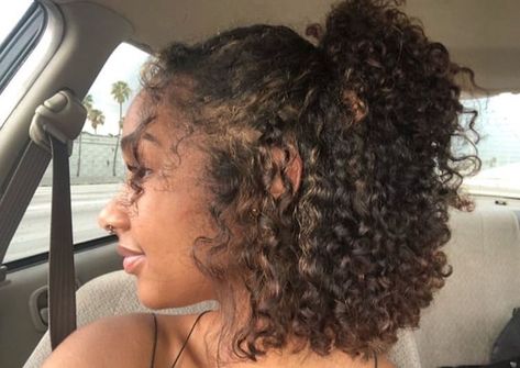 Cute Curly Hairstyles, Hairdos For Curly Hair, Natural Curls Hairstyles, Natural Hair Styles Easy, Curly Hair Inspiration, Curly Girl Hairstyles, Penteado Cabelo Curto, Curly Hair Tips, Short Curly Hair