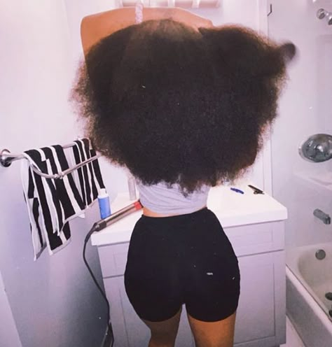 Full Natural Hair, Black Woman Long Natural Hair, Hair Growth Vision Board, Long Afro Hair, Healthy Black Hair, Thick Natural Hair, Natural Hair Goals, Hair Goal, Beautiful Black Hair