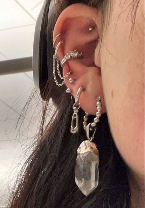 Ear Piercing Set Up Goth, Heavily Pierced Ears, Silver Ear Piercings, Ušný Piercing, Dream Piercings, Cool Ear Piercings, Pretty Ear Piercings, Cool Piercings, Ear Style