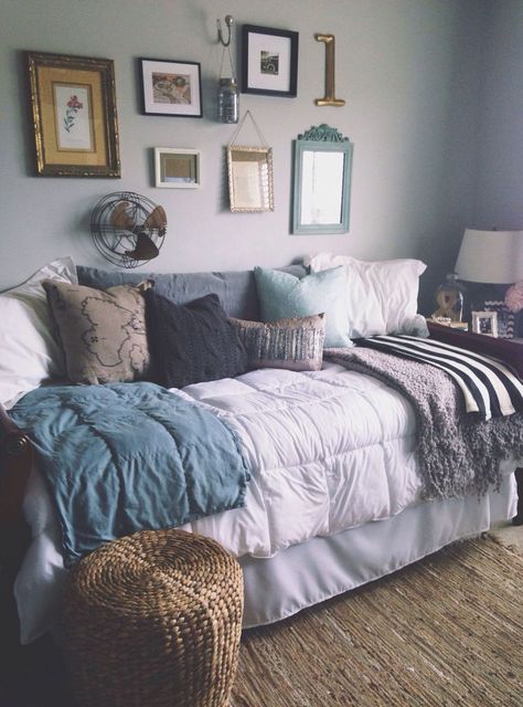 Design Seed, Daybed Room, Cozy Bedroom Design, Sofa Lounge, Luxurious Bedroom, Beautiful Bedroom, Bed Couch, Spare Bedroom, Decoration Inspiration