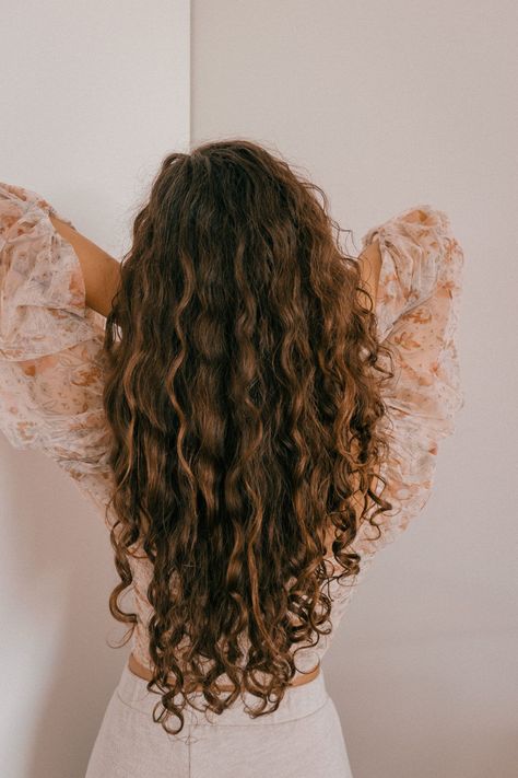 “Help! How do I get rid of frizz?!” is the most common question on see in my Tiktok comments. Some struggle with frizz forming through the day while others finish styling their curls just to be left with fluff from the styling process.When it comes to managing and reducing frizz, what you do with your hair in and immediately after that shower is as important as the products you use. Surf Girl Hair, Rid Of Frizzy Hair, Tiktok Comments, Styling Curly Hair, Natural Curly Hair Cuts, Cut Her Hair, Frizzy Hair, Hair Tutorials, Curly Hair Cuts